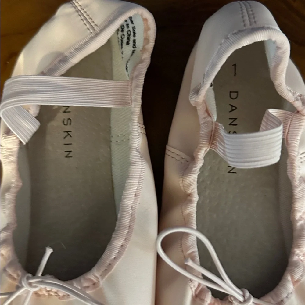 NWOT Danskin Light Pink Kids Leather Ballet Slippers Size 1